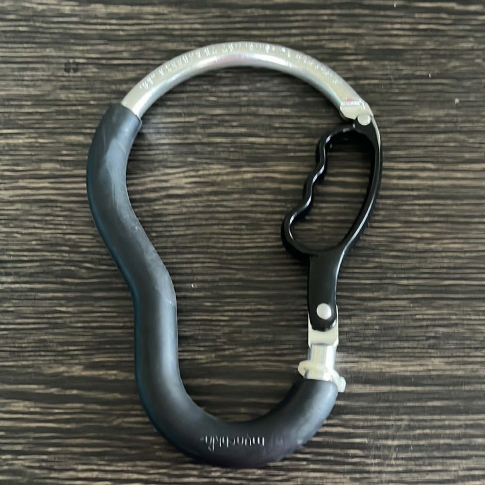 Munchkin stroller bag clip